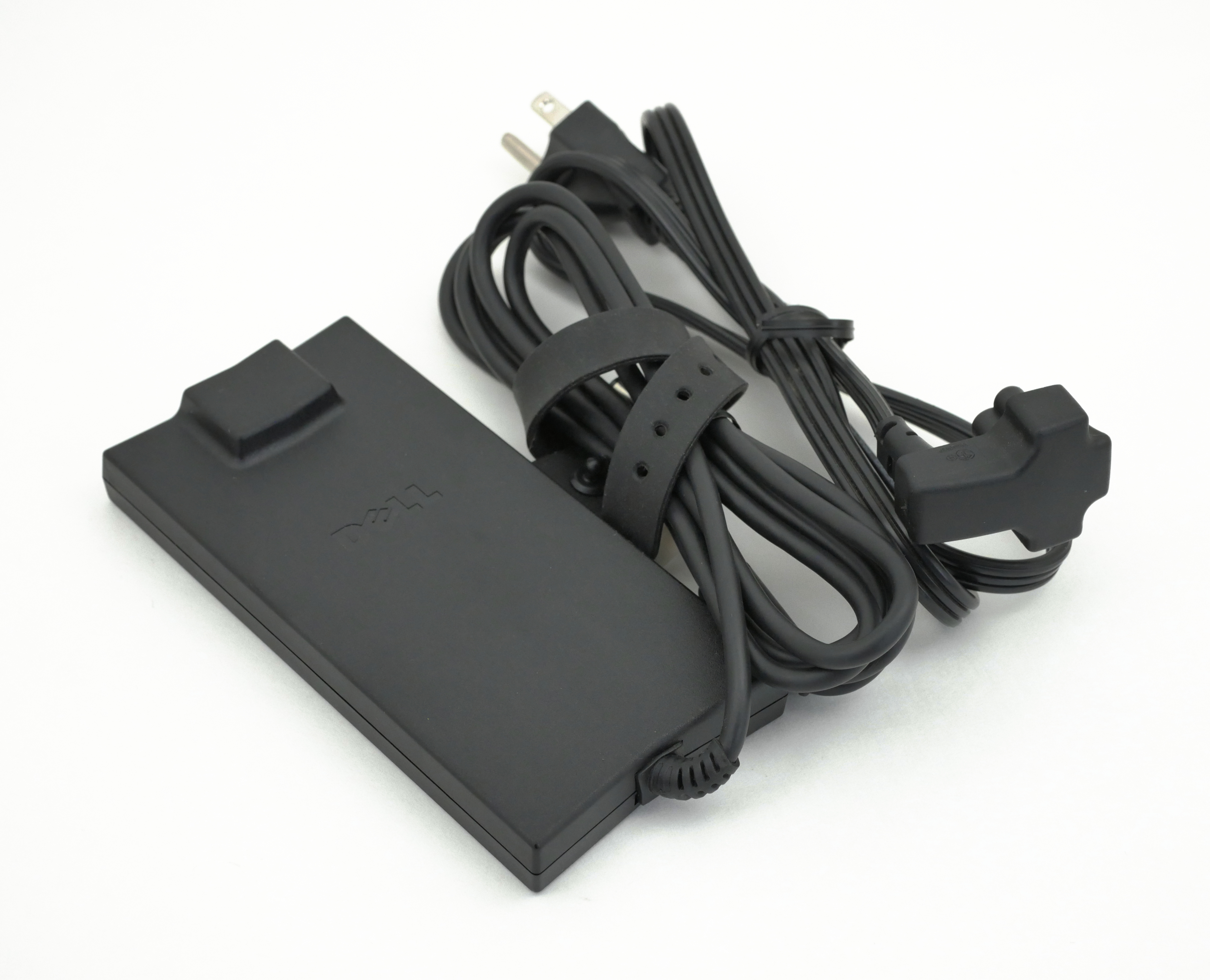 Dell AC/DC Adapter EA90PE1-00 Input: 100-240V 1.5A Output: 19.5V 4.62A 90W KD8HY