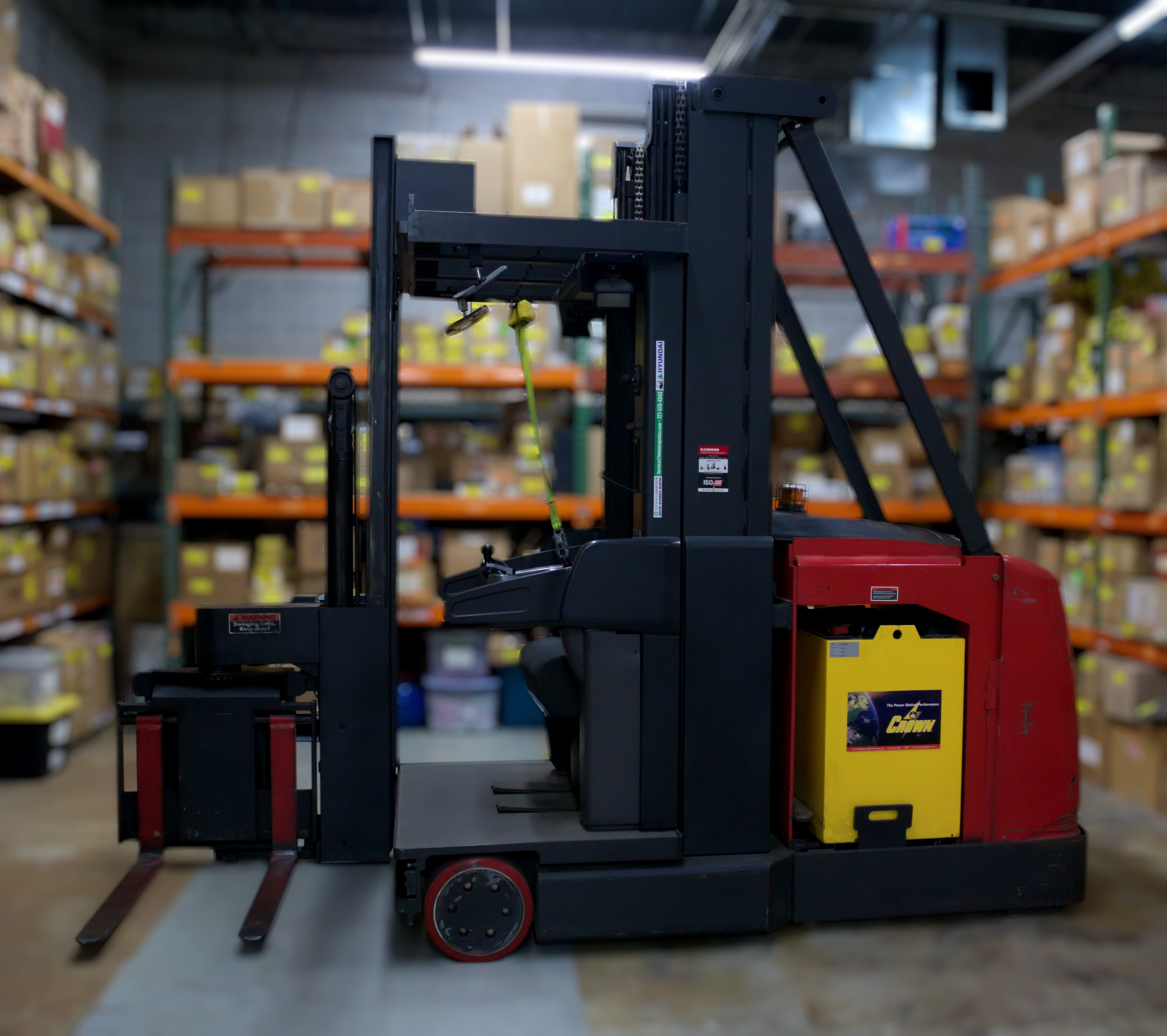 Raymond Swing Reach Turret Truck Narrow Aisle Forklift with Charger 210" SA-CSR30T